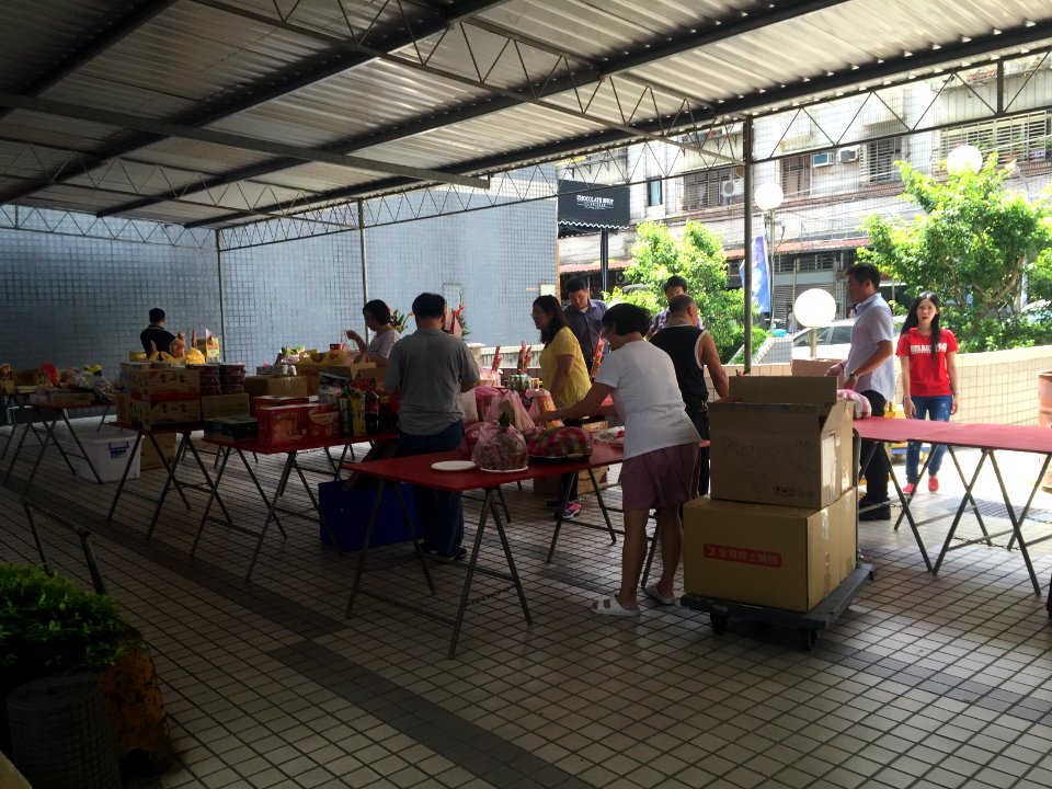 Preparing Ghost Festival in New Silicon Valley Commerical Building Plaza 20160817b