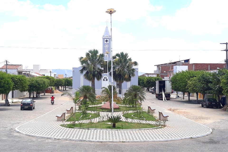 Praça Tenente João Felipe e Igreja Matriz de Luís Gomes (RN)
