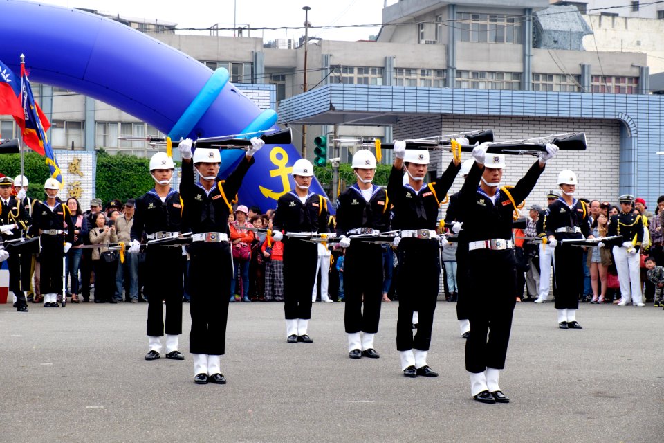 ROCN Honor Guard Drilling at Keelung Naval Pier Ground 20150316a