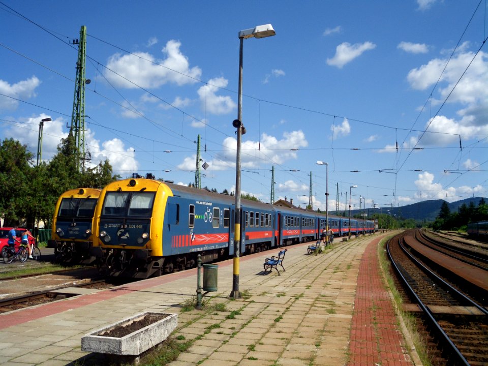 Szob train MAV START