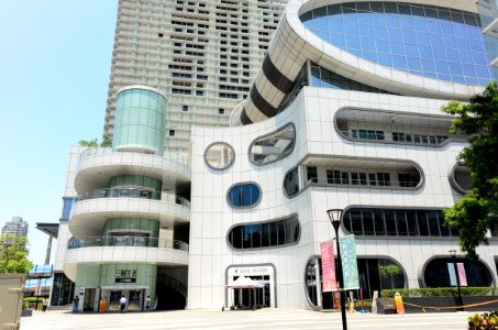 Syntrend Creative Park Southeast Entrance View from Ground 20160728