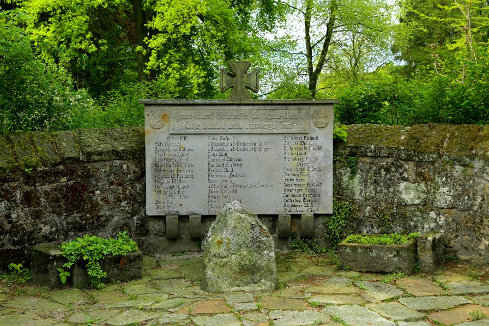 Tecklenburg Haus Marck Kriegerdenkmal 01