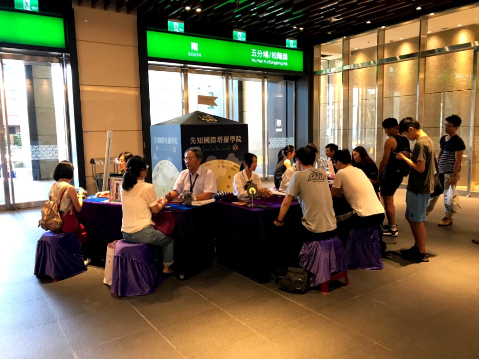 Tarot Card Reading Booth in TRA Songshan Station South Entrance 20170916