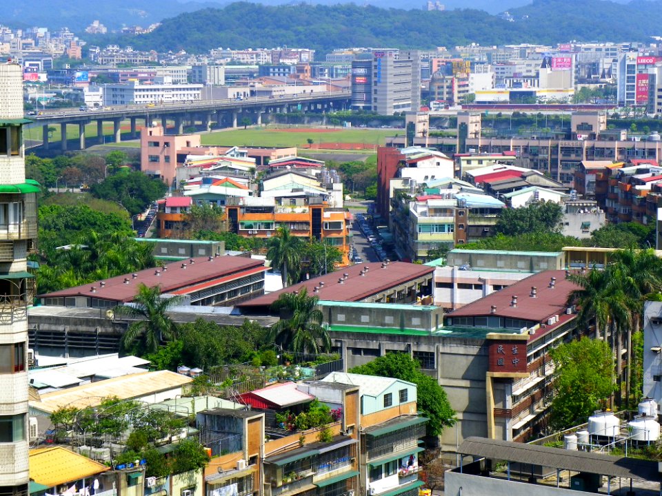 Taipei Municipal Minsheng Junior High School View from Southwest 20100223