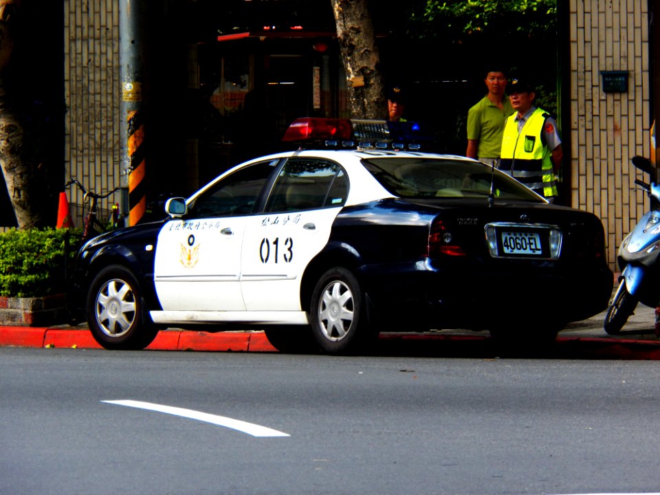 TCPD FAC Magnus Police Car in Minsheng Community 20120929