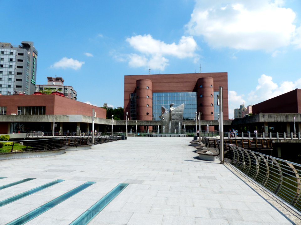 Tainan Municipal Cultural Center Entrance 20130810