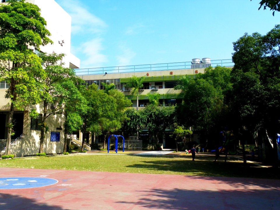 Taipei Municipal Minquan Elementary School Playground East Area 20100120
