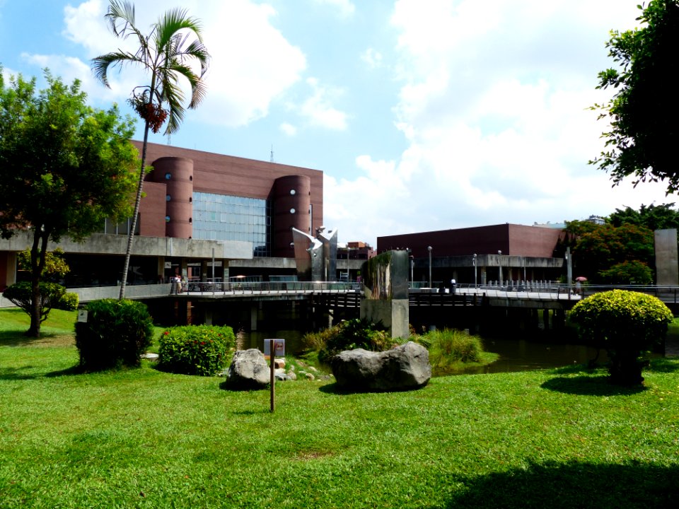 Tainan Municipal Cultural Center West Pond and Lawn 20130810