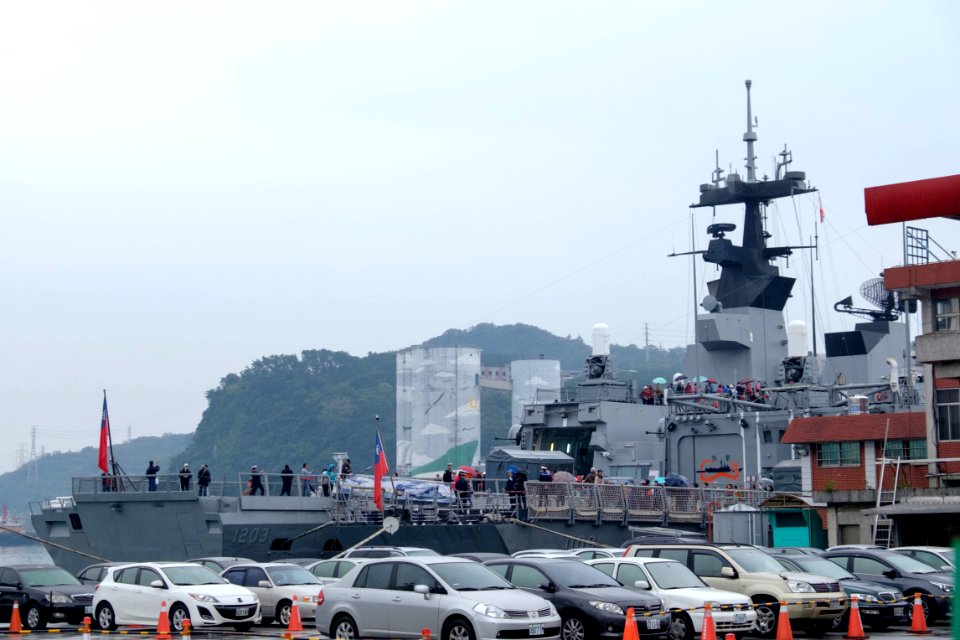 Stern View of ROCN Chang Chien (PFG2-1109) and Si Ning (PFG-1203) Shipped at Keelung Naval Pier 20170309