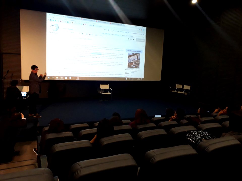 Taller de edición Wikimedia Chile en Wikigap 2018 12