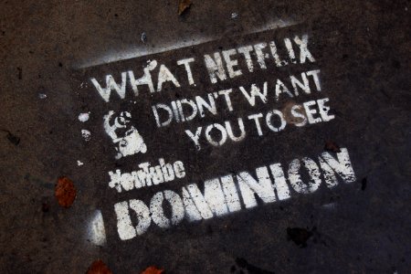 Stencil promocional Dominion
