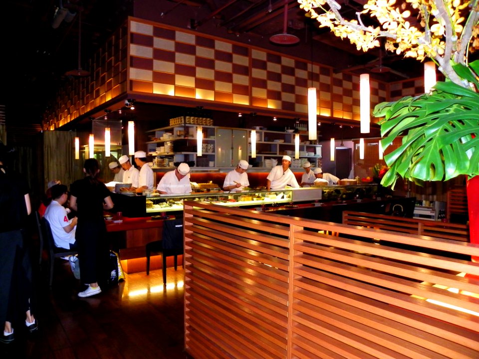 Sushi Counter of Ton Sushi 20100808a2