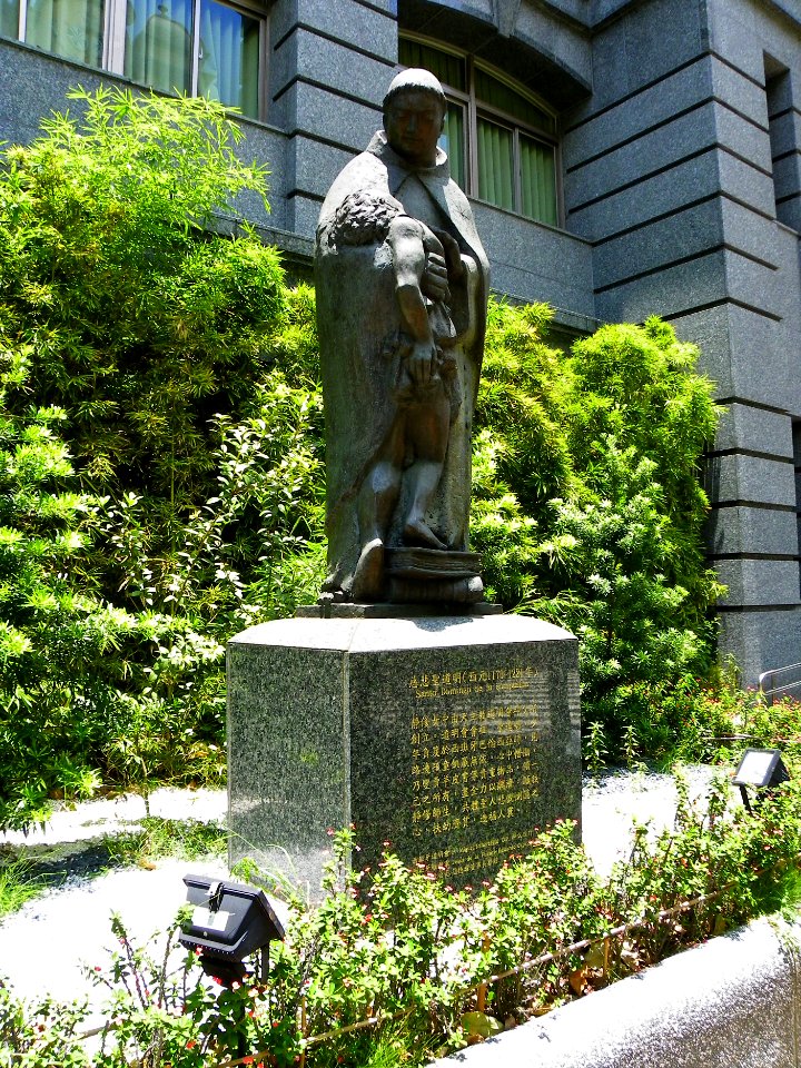 Statues of Saint Dominic in Datong District, Taipei 20120715a