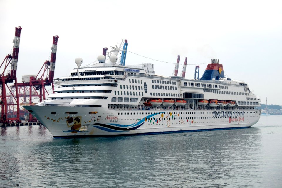 Superstar Aquarius Moving in Port of Keelung 20170309j