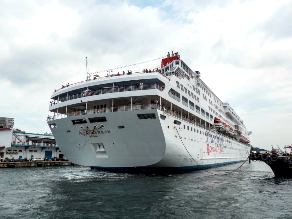 Superstar Aquarius Moving in Port of Keelung 20140518q