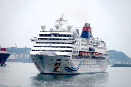 Superstar Aquarius Moving in Port of Keelung 20170309f