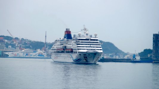 Superstar Aquarius Moving in Port of Keelung 20170309b