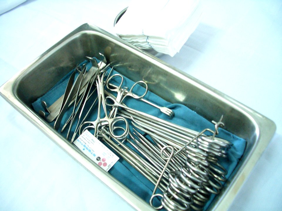 Surgical instruments 10