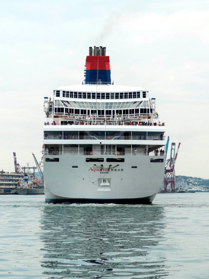 Superstar Aquarius Moving in Port of Keelung 20140518l