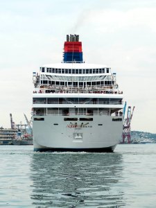Superstar Aquarius Moving in Port of Keelung 20140518l