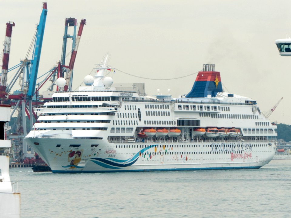 Superstar Aquarius Moving in Port of Keelung 20140518d