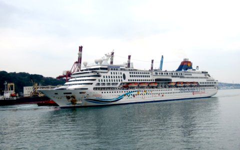 Superstar Aquarius Moving in Port of Keelung 20170309l