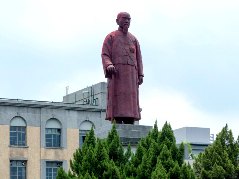 Statue of Lin Sen in Jieshou Park Close up 20140806