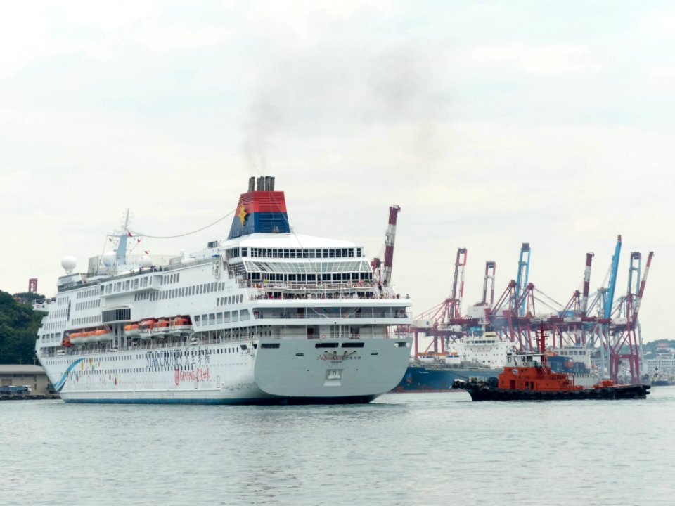 Superstar Aquarius Moving in Port of Keelung 20140518h