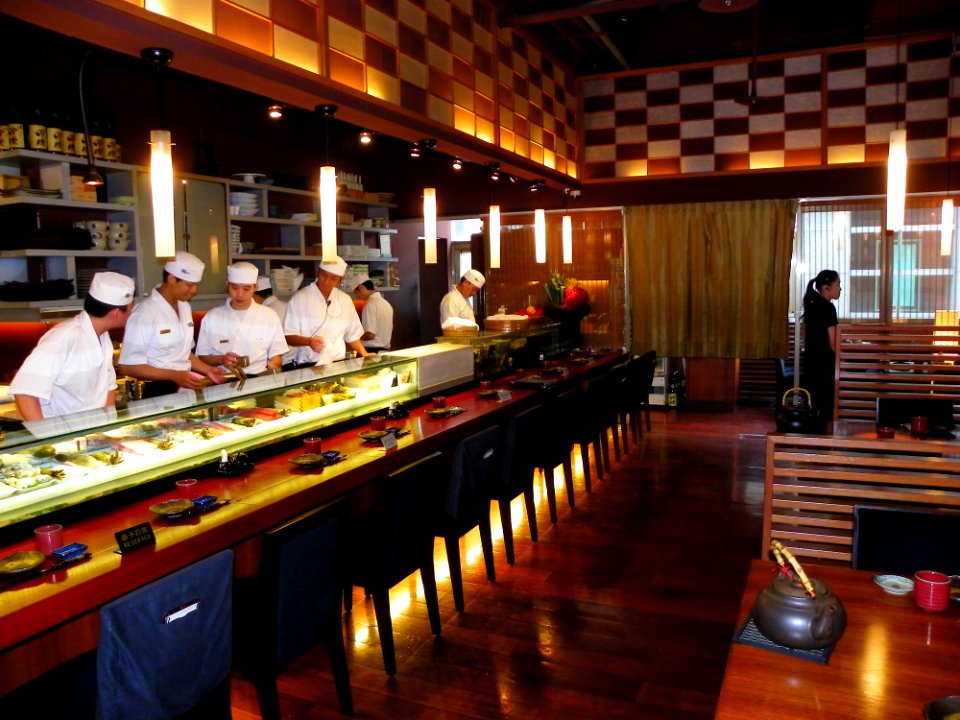 Sushi Counter of Ton Sushi 20100808b