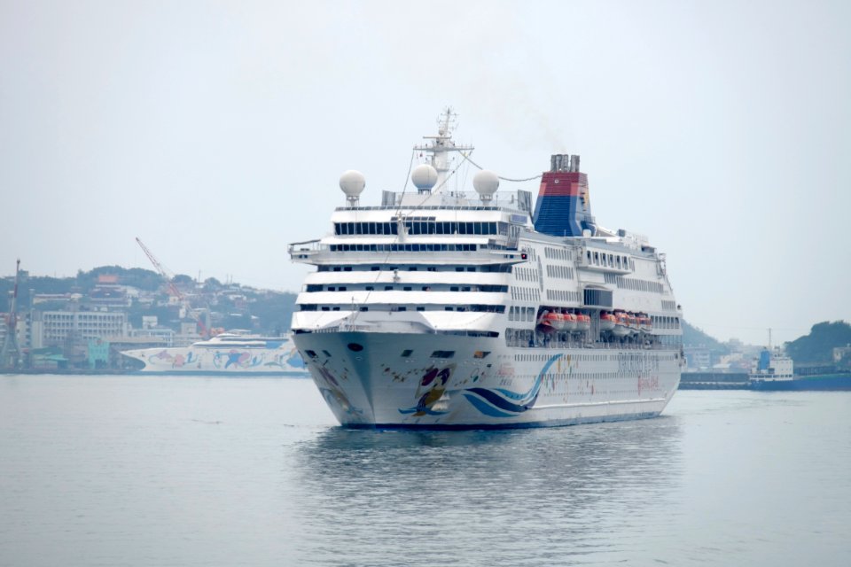 Superstar Aquarius Moving in Port of Keelung 20170309e