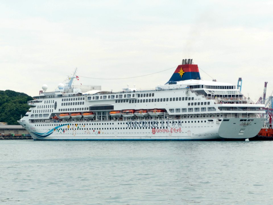 Superstar Aquarius Moving in Port of Keelung 20140518f