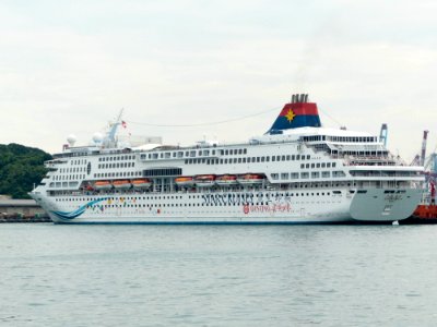 Superstar Aquarius Moving in Port of Keelung 20140518f