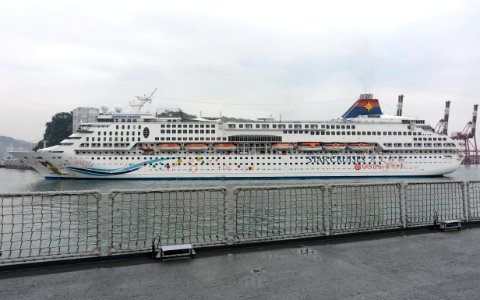 Superstar Aquarius Moving in Port of Keelung 20170309o