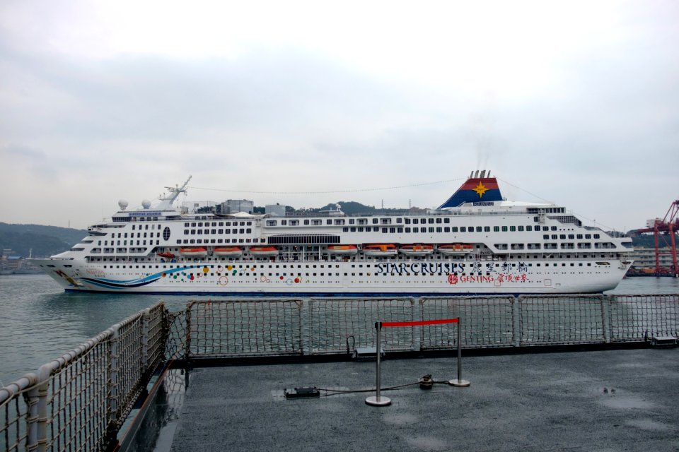 Superstar Aquarius Moving in Port of Keelung 20170309p