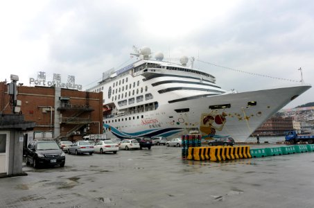 Superstar Aquarius shipped at Keelung East Passengers Terminal 20170309a