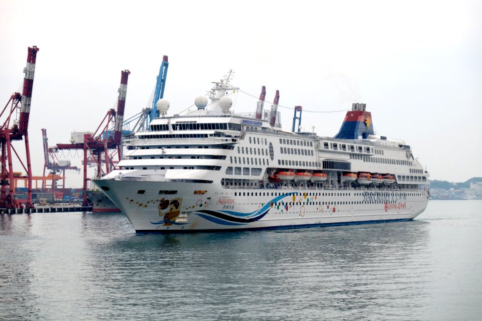 Superstar Aquarius Moving in Port of Keelung 20170309i