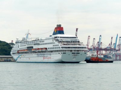 Superstar Aquarius Moving in Port of Keelung 20140518g