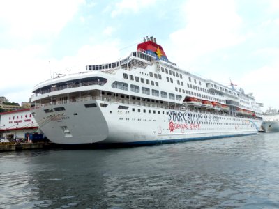Superstar Aquarius Moving in Port of Keelung 20140518t