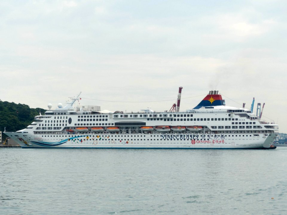 Superstar Aquarius Moving in Port of Keelung 20140518e