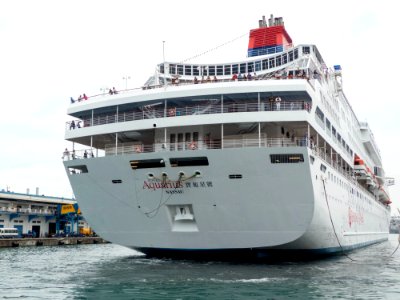 Superstar Aquarius Moving in Port of Keelung 20140518p