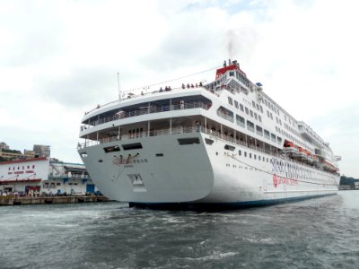 Superstar Aquarius Moving in Port of Keelung 20140518r