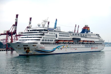 Superstar Aquarius Moving in Port of Keelung 20170309k