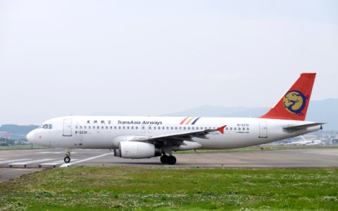 TransAsia Airways Airbus A320-200 B-22311 Departing from Taipei Songshan Airport 20150221e