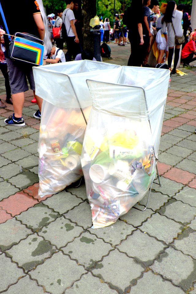 Trash Bins at NTU Gym for CWT40 20150809