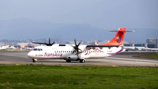 TransAsia Airways ATR 72-212A B-22816 Departing from Taipei Songshan Airport 20150101b