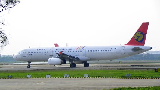 TransAsia Airways Airbus A321-131 B-22601 Taxiing at Taoyuan International Airport 20140330