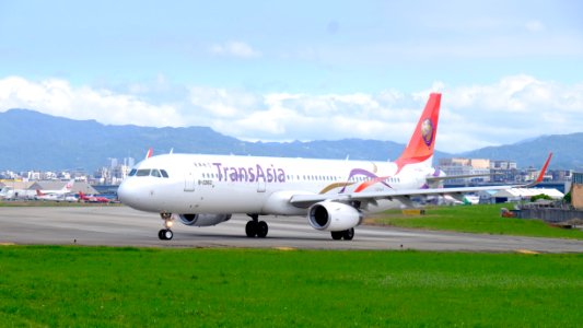 TransAsia Airways Airbus A321-231 B-22612 Departing from Taipei Songshan Airport 20151003c