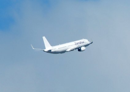 TransAsia Airways Airbus A321-231 B-22610 Taking off from Taipei Songshan Airport 20141101b