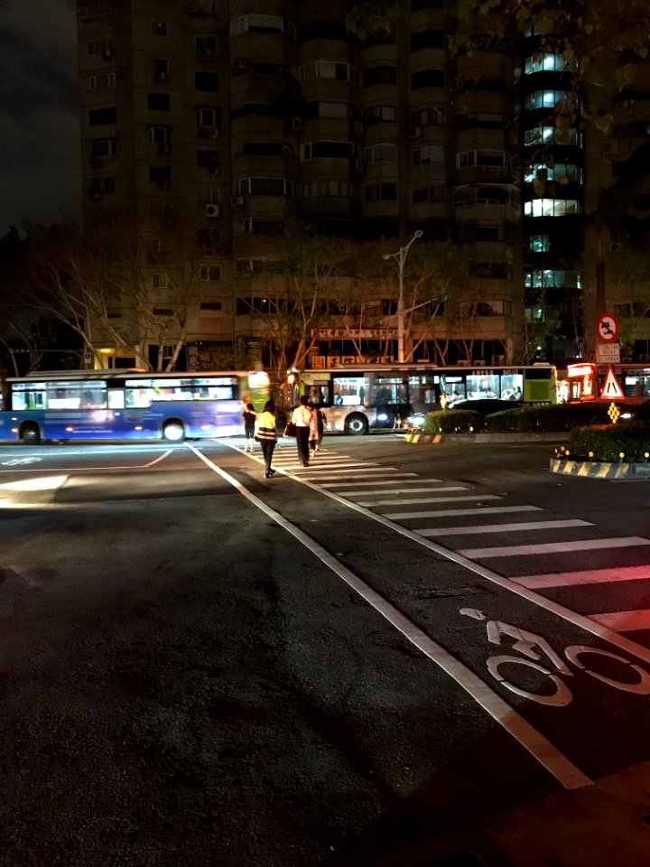 Traffic Control by Taipei City Police in Section 5, Minsheng East Road 20170815