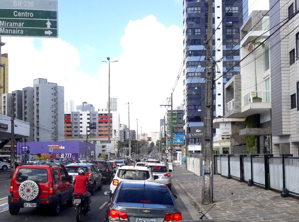 Trânsito na Avenida Senador Ruy Carneiro, João Pessoa (PB)